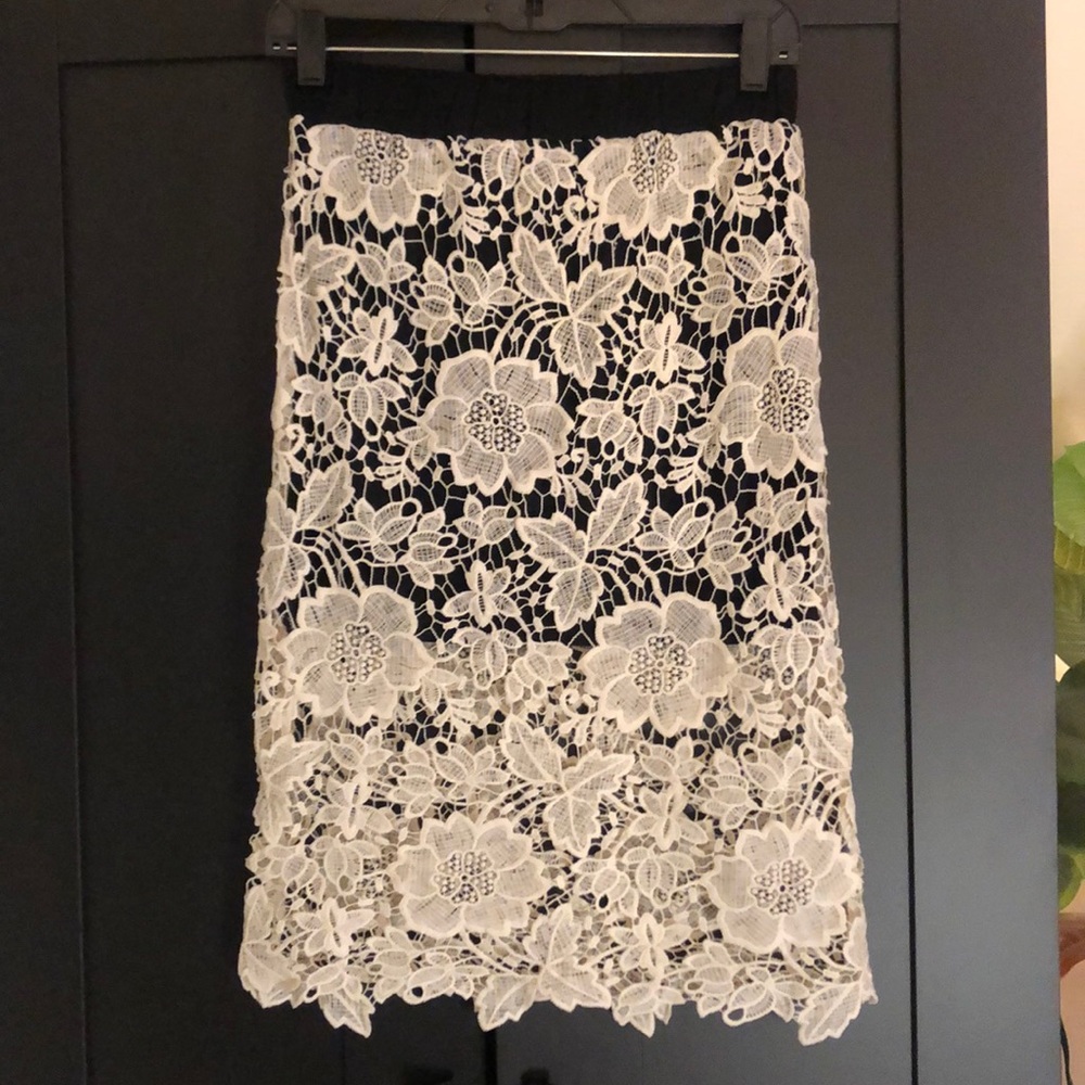 🖤🤍 Gorgeous lace overlay over mini pencil skirt S